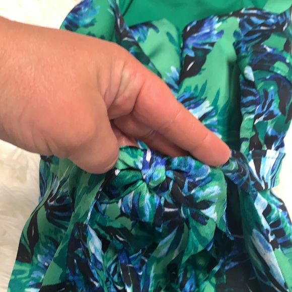 High neck sundress with cute back tie  🌼 - Picture 5 of 5